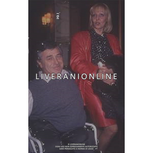 DIAP-RETROSPETTIVA PIERANGELO BERTOLI CANTANTE NELLA FOTO PIERANGELO BERTOLI A SANREMO NELL\'ANNO 1991 CON LA MOGLIE BRUNA PATACCINI AG ALDO LIVERANI SAS