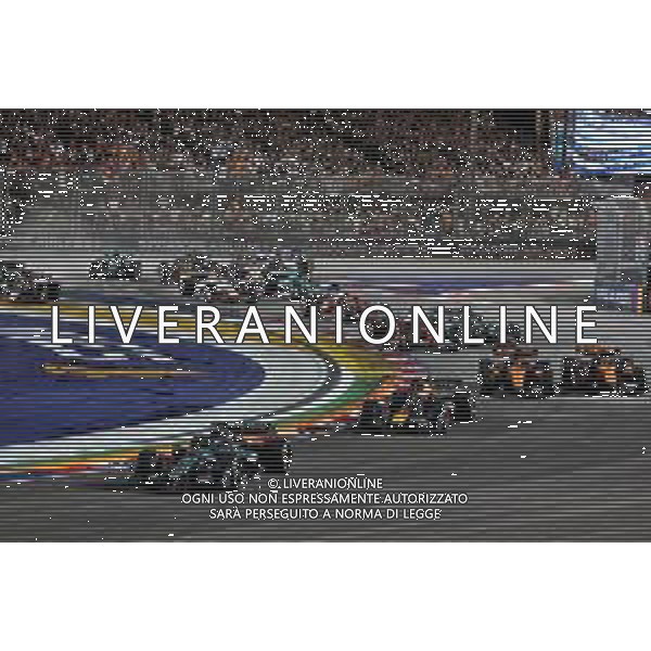 George Russell (GBR) Mercedes AMG F1 W16 leads at the start of the race. 05.10.2025. Formula 1 World Championship, Rd 18, Singapore Grand Prix, Marina Bay Street Circuit, Singapore, Race Day. - www.xpbimages.com, EMail: requests@xpbimages.com © Copyright: Moy / XPB Images