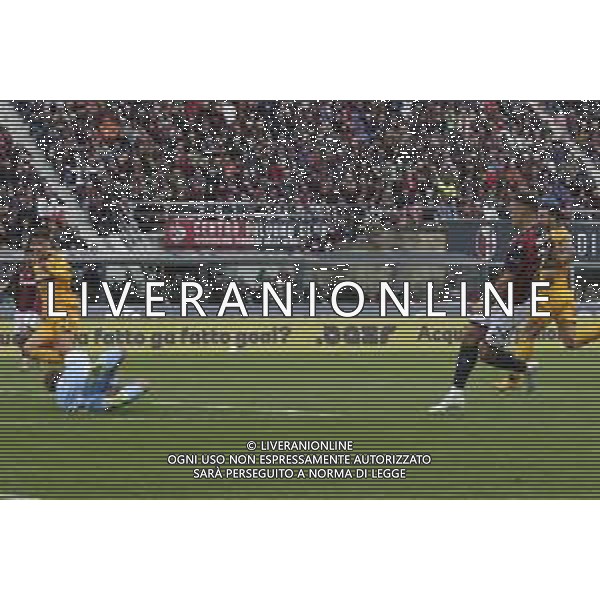 Adrian Semper of Pisa SC makes a save on Thijs Jacco Jan Dallinga of Bologna FC during Bologna BFC vs Pisa SC, 6° Serie A Enilive 2025-26 game at Renato Dall\'Ara stadium in Bologna (BO), Italy, on October 05, 2025. (Photo by Davide Casentini) AG ALDO LIVERANI SAS