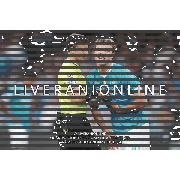 TVPM Napoli, Genoa Nella foto: Arbitro La Penna, Rasmus Hojlund Foto Mosca, Ag.Liverani- AGENZIA ALDO LIVERANI SAS -TVPM Napoli - Genoa Campionato Calcio Serie A 05.10.2025
