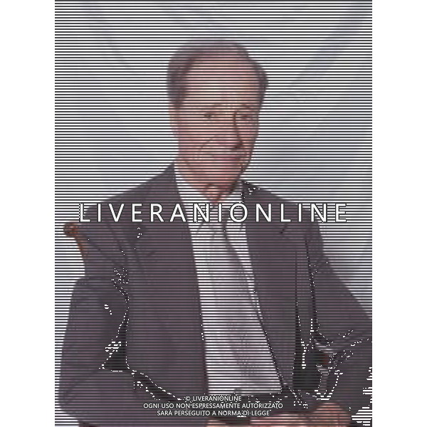 DIAP-RETROSPETTIVA DON AMECHE ATTORE NELLA FOTO DON AMECHE A CAMPIONE D\'ITALIA NELL\'ANNO 1990 AG ALDO LIVERANI SAS