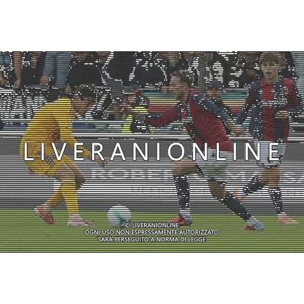 Federico Bernardeschi of Bologna FC battle for the ball with Samuele Angori of Pisa SC during Bologna BFC vs Pisa SC, 6° Serie A Enilive 2025-26 game at Renato Dall\'Ara stadium in Bologna (BO), Italy, on October 05, 2025. (Photo by Davide Casentini) AG ALDO LIVERANI SAS