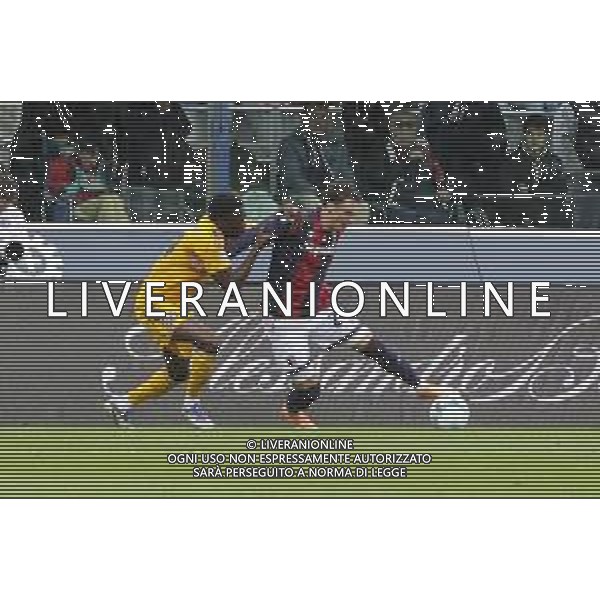 Nadir Zortea of Bologna FC battle for the ball with Ebenezer Akinsanmiro of Pisa SC during Bologna BFC vs Pisa SC, 6° Serie A Enilive 2025-26 game at Renato Dall\'Ara stadium in Bologna (BO), Italy, on October 05, 2025. (Photo by Davide Casentini) AG ALDO LIVERANI SAS