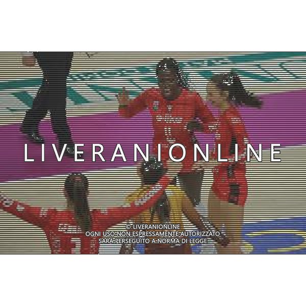 tvRCOR – UYBA Busto Arsizio vs Imoco Conegliano – LVF Serie A1 – 1° turno LVF Serie A1 Pallavolo Femminile E-Work Arena Busto Arsizio (VA) 06-10-2025 nella foto esultanza Josephine Obossa con la squadra ©TVRCOR Corradin Roberta - AGENZIA ALDO LIVERANI SAS