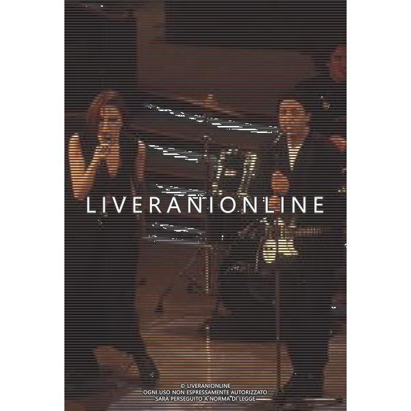 DIAP-RETROSPETTIVA COMPLESSO MUSICALE DEI MATIA BAZAR NELLA FOTO IL COMPLESSO MUSICALE DEI MATIA BAZAR A SANREMO NELL\'ANNO 1992 CON LAURA VALENTE AG ALDO LIVERANI SAS