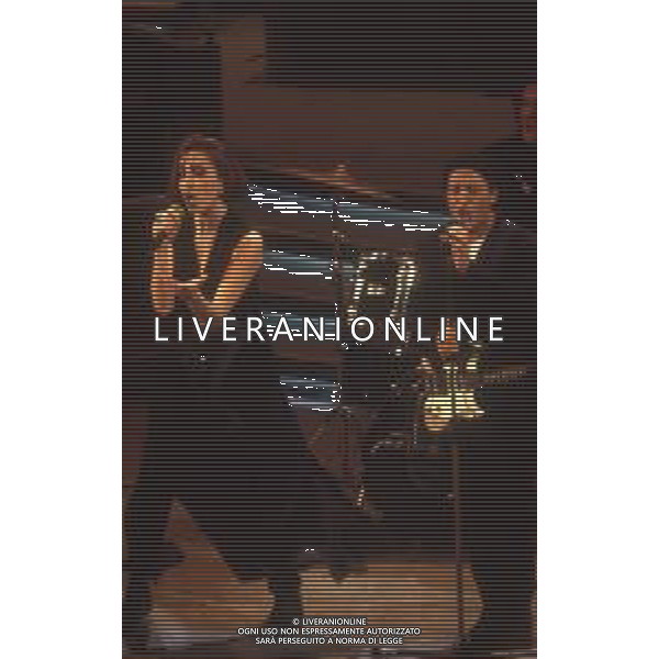 DIAP-RETROSPETTIVA COMPLESSO MUSICALE DEI MATIA BAZAR NELLA FOTO IL COMPLESSO MUSICALE DEI MATIA BAZAR A SANREMO NELL\'ANNO 1992 CON LAURA VALENTE AG ALDO LIVERANI SAS