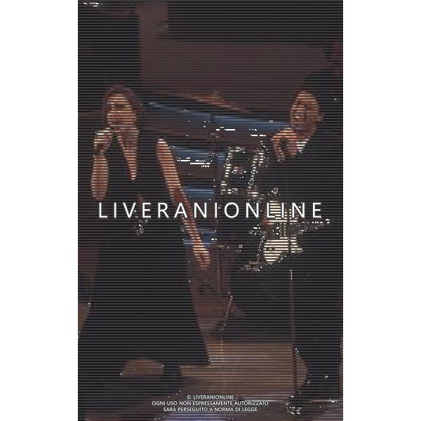 DIAP-RETROSPETTIVA COMPLESSO MUSICALE DEI MATIA BAZAR NELLA FOTO IL COMPLESSO MUSICALE DEI MATIA BAZAR A SANREMO NELL\'ANNO 1992 CON LAURA VALENTE AG ALDO LIVERANI SAS