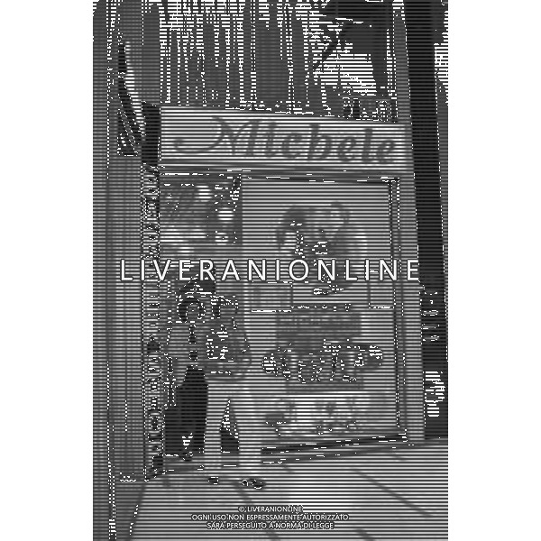 NEG - RETROSPETTIVA LITTLE TONY CANTANTE NELLA FOTO LITTLE TONY A MILANO NELL\'ANNO 1975 AG ALDO LIVERANI SAS