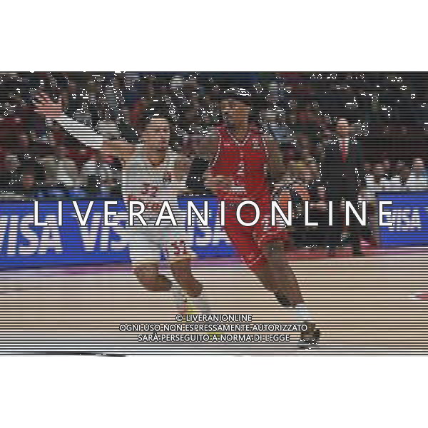 TVRG Olimpia Milano vs Monaco nella foto Matthew Strazel (Monaco) e Lorenzo Brown (Olimpia Milano) Assago (MI) 09-10-2025 Unipol Forum EA7 Emporio Armani Olimpia Milano vs Monaco Turkish Airlines EuroLeague 3a giornata regular season foto Roberto Garavaglia/Agenzia Aldo Liverani sas