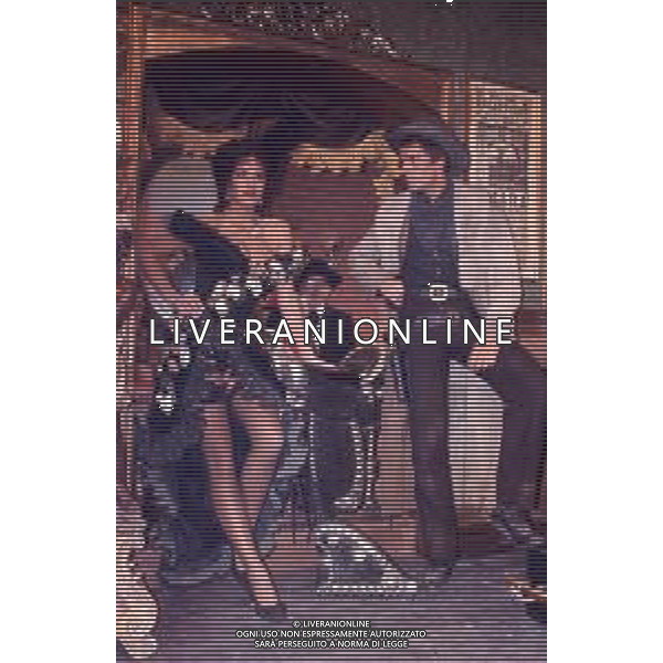 DIAP-RETROSPETTIVA GIULIANO GEMMA ATTORE NELLA FOTO GIULIANO GEMMA CON LICINIA LENTINI SUL SET DEL FILM“ SELLA D\'ARGENTO“NELL\'ANNO 1978 AG ALDO LIVERANI SAS