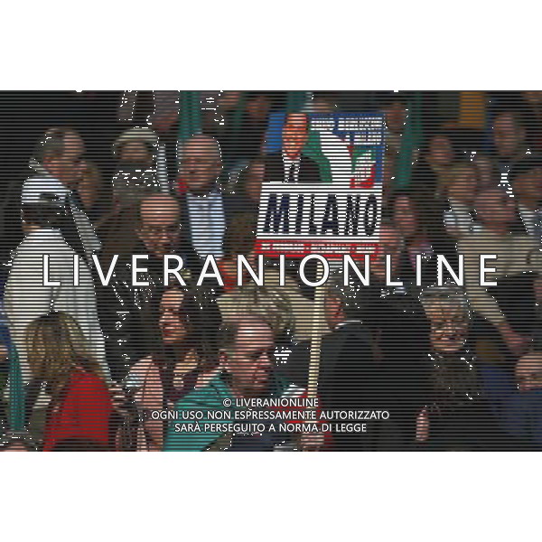 MILANO MAZDA PALACE APERTURA CAMPAGNIA ELETTORALE DI FORZA ITALIA NELLA FOTO BANDIERE FORZA ITALIA FOTO MARIO ROMANO-AGENZIA ALDO LIVERANI