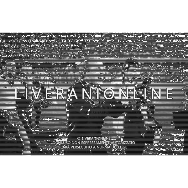 NEG- RETROSPETTIVA GIOVANNI TRAPATTONI ALLENATORE JUVENTUS NELLA FOTO ESULTANZA DI GIOVANNI TRAPATTONI A FINE GARA con Marco Tardelli - Finale Coppa delle Coppe Juventus - Porto a Basilea 16 Maggio 1984 AG ALDO LIVERANI SAS