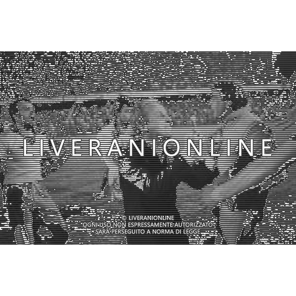 NEG- RETROSPETTIVA GIOVANNI TRAPATTONI ALLENATORE JUVENTUS NELLA FOTO ESULTANZA DI GIOVANNI TRAPATTONI A FINE GARA con Marco Tardelli - Finale Coppa delle Coppe Juventus - Porto a Basilea 16 Maggio 1984 AG ALDO LIVERANI SAS