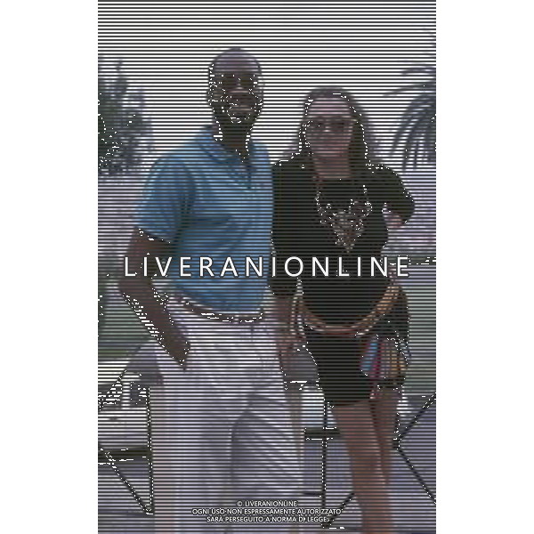DIAP-RETROSPETTIVA EDWIN MOSES ATLETA NELLA FOTO EDWIN MOSES CON LA MOGLIE MIRELLA A ROMA AI MONIALI DI ATLETICA NELL\'ANNO 1987 AG ALDO LIVERANI SAS