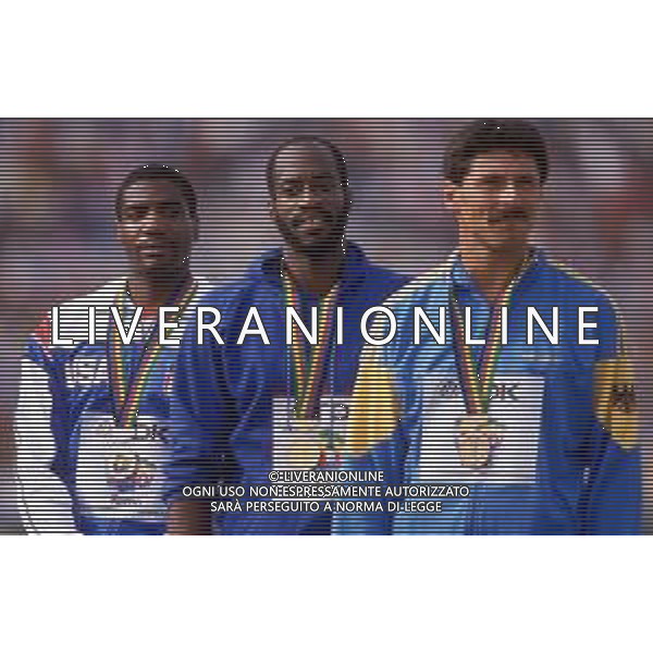 DIAP-RETROSPETTIVA EDWIN MOSES ATLETA NELLA FOTO EDWIN MOSES A ROMA AI MONIALI DI ATLETICA NELL\'ANNO 1987 AG ALDO LIVERANI SAS