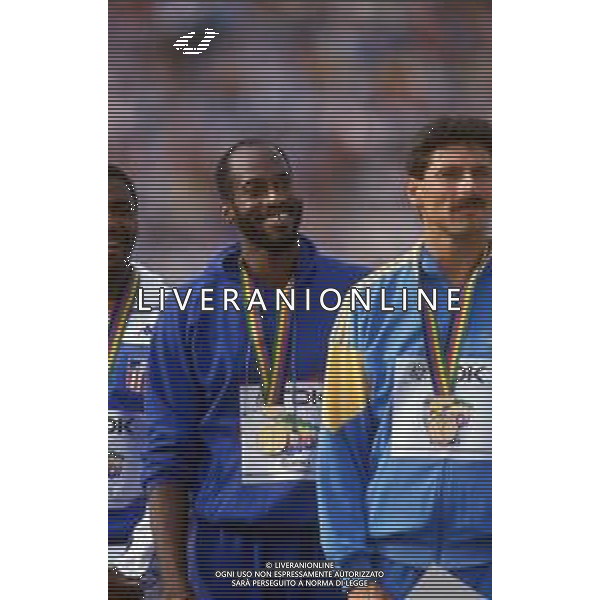 DIAP-RETROSPETTIVA EDWIN MOSES ATLETA NELLA FOTO EDWIN MOSES A ROMA AI MONIALI DI ATLETICA NELL\'ANNO 1987 AG ALDO LIVERANI SAS