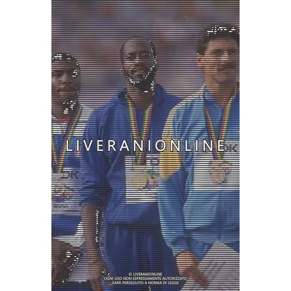 DIAP-RETROSPETTIVA EDWIN MOSES ATLETA NELLA FOTO EDWIN MOSES A ROMA AI MONIALI DI ATLETICA NELL\'ANNO 1987 AG ALDO LIVERANI SAS