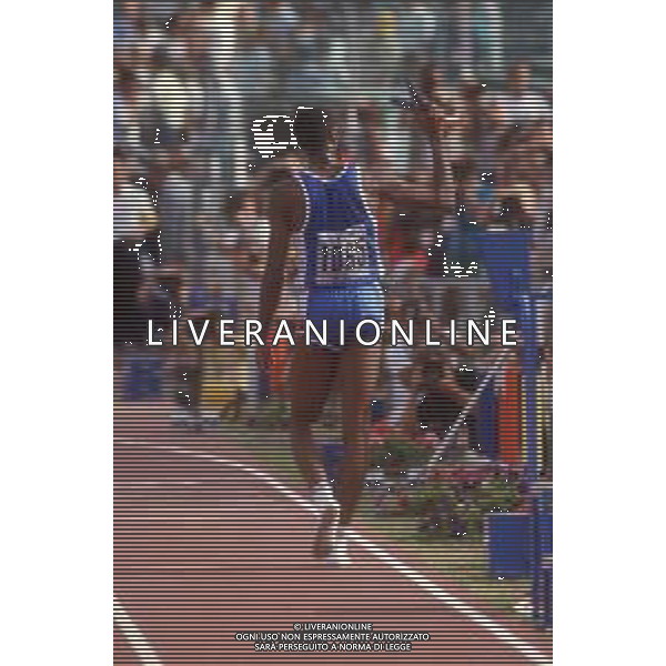 DIAP-RETROSPETTIVA EDWIN MOSES ATLETA NELLA FOTO EDWIN MOSES A ROMA AI MONIALI DI ATLETICA NELL\'ANNO 1987 AG ALDO LIVERANI SAS