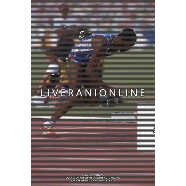 DIAP-RETROSPETTIVA EDWIN MOSES ATLETA NELLA FOTO EDWIN MOSES A ROMA AI MONIALI DI ATLETICA NELL\'ANNO 1987 AG ALDO LIVERANI SAS