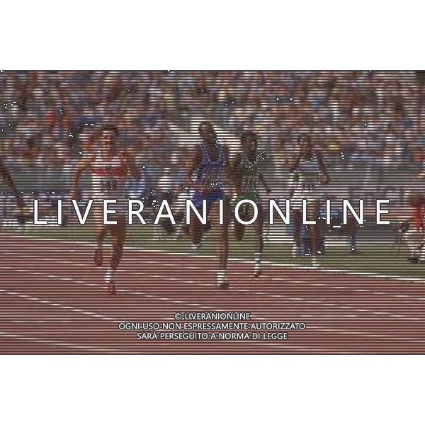 DIAP-RETROSPETTIVA EDWIN MOSES ATLETA NELLA FOTO EDWIN MOSES A ROMA AI MONIALI DI ATLETICA NELL\'ANNO 1987 AG ALDO LIVERANI SAS