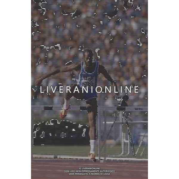 DIAP-RETROSPETTIVA EDWIN MOSES ATLETA NELLA FOTO EDWIN MOSES A ROMA AI MONIALI DI ATLETICA NELL\'ANNO 1987 AG ALDO LIVERANI SAS