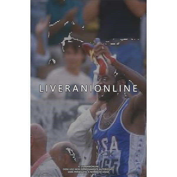 DIAP-RETROSPETTIVA EDWIN MOSES ATLETA NELLA FOTO EDWIN MOSES A ROMA AI MONIALI DI ATLETICA NELL\'ANNO 1987 AG ALDO LIVERANI SAS