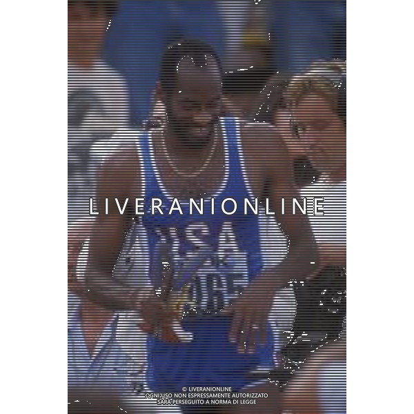 DIAP-RETROSPETTIVA EDWIN MOSES ATLETA NELLA FOTO EDWIN MOSES A ROMA AI MONIALI DI ATLETICA NELL\'ANNO 1987 AG ALDO LIVERANI SAS