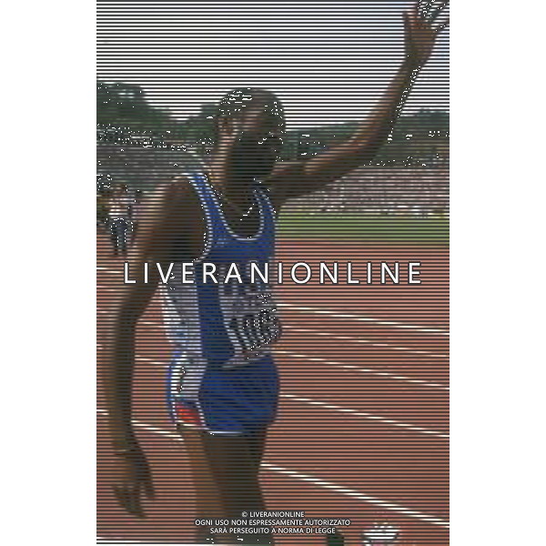 DIAP-RETROSPETTIVA EDWIN MOSES ATLETA NELLA FOTO EDWIN MOSES A ROMA AI MONIALI DI ATLETICA NELL\'ANNO 1987 AG ALDO LIVERANI SAS