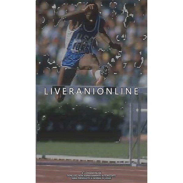 DIAP-RETROSPETTIVA EDWIN MOSES ATLETA NELLA FOTO EDWIN MOSES A ROMA AI MONIALI DI ATLETICA NELL\'ANNO 1987 AG ALDO LIVERANI SAS