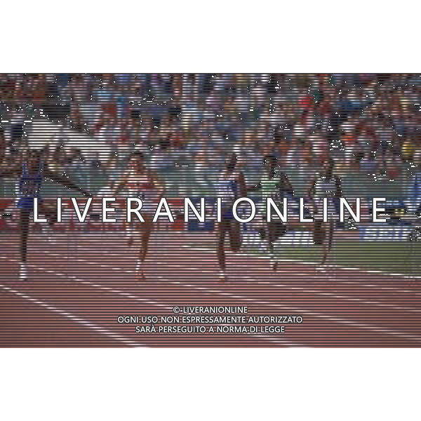 DIAP-RETROSPETTIVA EDWIN MOSES ATLETA NELLA FOTO EDWIN MOSES A ROMA AI MONIALI DI ATLETICA NELL\'ANNO 1987 AG ALDO LIVERANI SAS