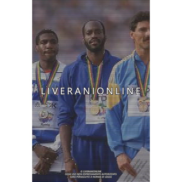 DIAP-RETROSPETTIVA EDWIN MOSES ATLETA NELLA FOTO EDWIN MOSES A ROMA AI MONIALI DI ATLETICA NELL\'ANNO 1987 AG ALDO LIVERANI SAS