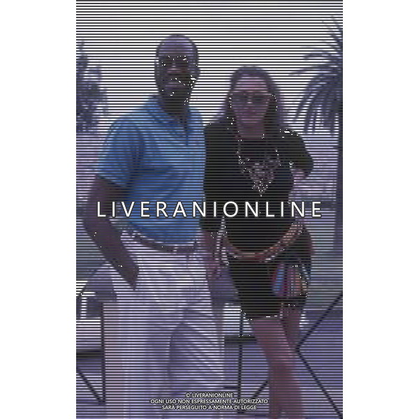 DIAP-RETROSPETTIVA EDWIN MOSES ATLETA NELLA FOTO EDWIN MOSES CON LA MOGLIE MIRELLA A ROMA AI MONIALI DI ATLETICA NELL\'ANNO 1987 AG ALDO LIVERANI SAS