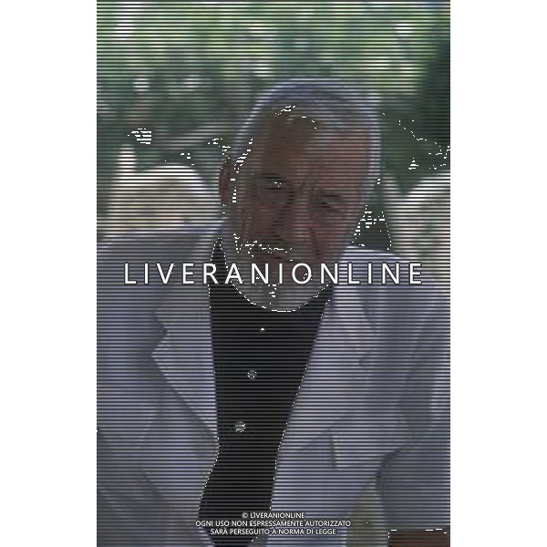 DIAP-RETROSPETTIVA JOHN HUSTON ATTORE NELLA FOTO JOHN HUSTON A CANNES NELL\'ANNO 1980 FOTO ENRICO LIVERANI-AG ALDO LIVERANI SAS