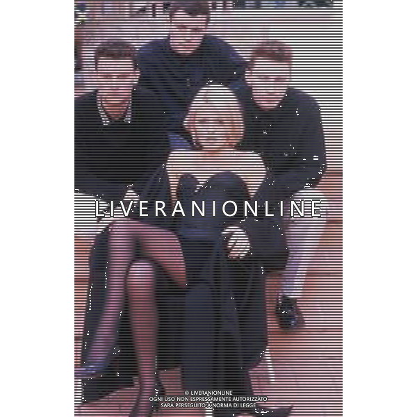 DIAP-RETROSPETTIVA PATSY KENSIT CANTANTE NELLA FOTO PATSY KENSIT CONIL GRUPPO MISICALE EIGHT WONDER A SANREMO NELL\'ANNO 1988 AG ALDO LIVERANI SAS