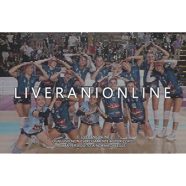 IMOLA 10 10 2025 CLAI IMOLA PALLAVOLO-TRASPORTI BRESSAN OFFANENGO SERIE A2 NELLA FOTO CLAI IMOLA PALLAVOLO DOPO LA VITTORIA DI 3-2 FOTO GIANNI SANNA-AG ALDO LIVERANI SAS