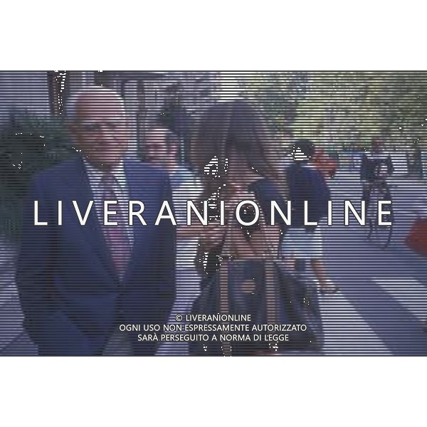 DIAP-RETROSPETTIVA ALBERTO MORAVIA SCRITTORE NELLA FOTO ALBERTO MORAVIA CON CARMEN LLERA A VENEZIA NELL\'ANNO 1988 AG ALDO LIVERANI SAS