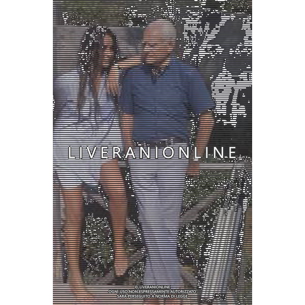 DIAP-RETROSPETTIVA ALBERTO MORAVIA SCRITTORE NELLA FOTO ALBERTO MORAVIA CON CARMEN LLERA A VENEZIA NELL\'ANNO 1988 AG ALDO LIVERANI SAS