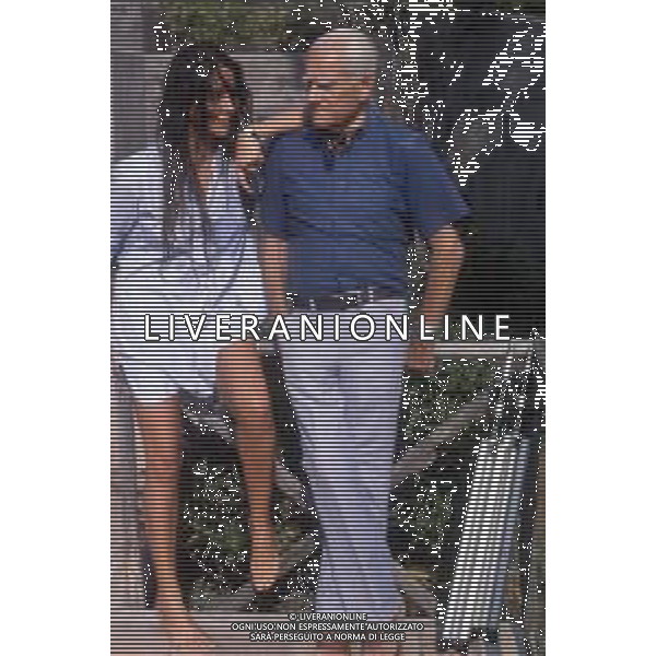 DIAP-RETROSPETTIVA ALBERTO MORAVIA SCRITTORE NELLA FOTO ALBERTO MORAVIA CON CARMEN LLERA A VENEZIA NELL\'ANNO 1988 AG ALDO LIVERANI SAS