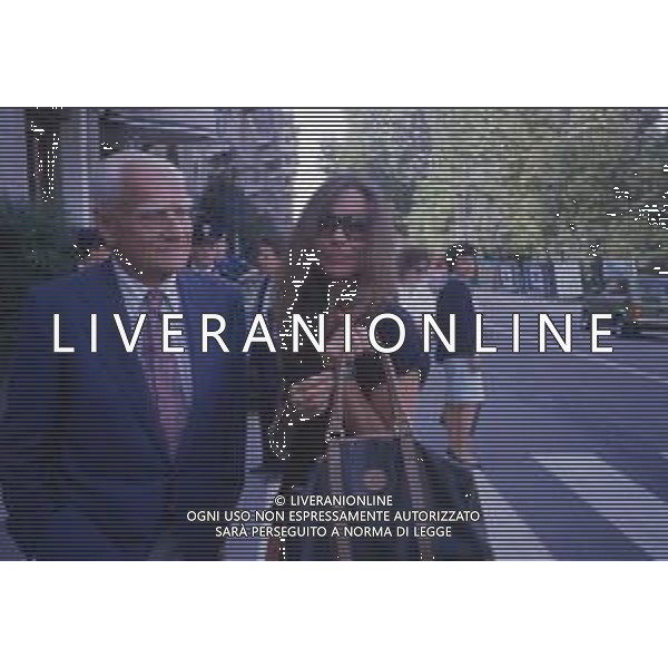 DIAP-RETROSPETTIVA ALBERTO MORAVIA SCRITTORE NELLA FOTO ALBERTO MORAVIA CON CARMEN LLERA A VENEZIA NELL\'ANNO 1988 AG ALDO LIVERANI SAS