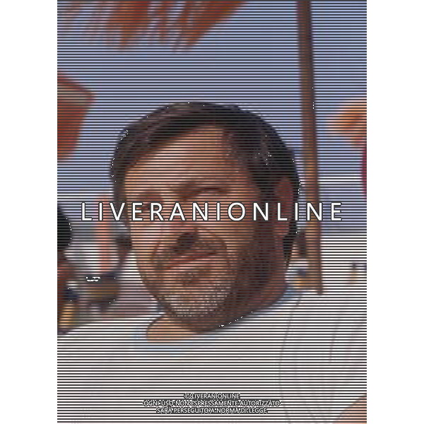 DIAP-RETROSPETTIVA PIERANGELO BERTOLI CANTANTE NELLA FOTO PIERANGELO BERTOLI CON LA MOGLIE AL MARE AG ALDO LIVERANI SAS