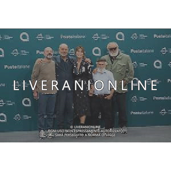 Roma 15 Ottobre 2025 Photocall ‘La vita va così’ Nella foto: Aldo Baglio, Riccardo Milani, Virginia Raffaele, Giuseppe Ignazio Loi, Diego Abbatantuono Foto credit: Andrea Bracaglia- AGENZIA ALDO LIVERANI SAS