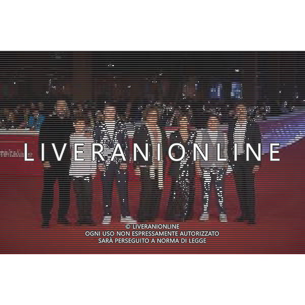 Roma 16 Ottobre 2025ù Festa del cinema di Roma 2025 - Red Carpet del film ‘PER TE’ Nella Foto: Edoardo Leo, Javier Francesco Leoni, Eleonora Giovanardi, Alessandro Aronadio, Teresa Saponangelo, Guia Jelo, Daniele Parisi Foto Credit: Andrea Bracaglia- AGENZIA ALDO LIVERANI SAS