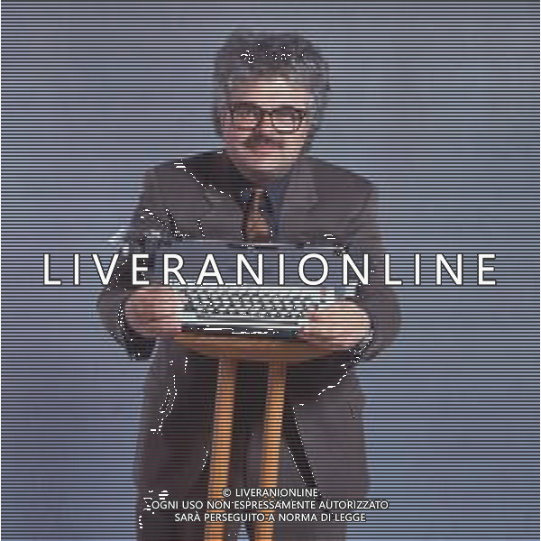 COL- RETROSPETTIVA PATRIZIO ROVERSI CONDUTTORE TELEVISIVO NELLA FOTO PATRIZIO ROVERSI AG THEMA-AG ALDO LIVERANI SAS