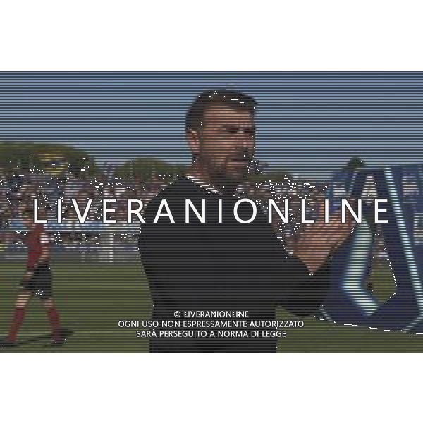 Paolo Zanetti Head Coach of Hellas Verona FC claps the hand during Pisa SC vs Hellas Verona FC, 7° Serie A Enilive 2025-26 game at Arena Garibaldi - Romeo Anconetani stadium in Pisa (PI), Italy, on October 18, 2025. (Photo by Davide Casentini) ©TVDC Casentini Davide - AGENZIA ALDO LIVERANI SAS