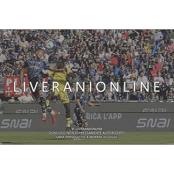 Simone Canestrelli of Pisa SC competes for the ball with Fallou Cham of Hellas Verona FC during Pisa SC vs Hellas Verona FC, 7° Serie A Enilive 2025-26 game at Arena Garibaldi - Romeo Anconetani stadium in Pisa (PI), Italy, on October 18, 2025. (Photo by Davide Casentini) ©TVDC Casentini Davide - AGENZIA ALDO LIVERANI SAS
