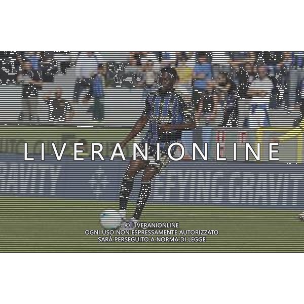 Ebenezer Akinsanmiro of Pisa SC play the ball during Pisa SC vs Hellas Verona FC, 7° Serie A Enilive 2025-26 game at Arena Garibaldi - Romeo Anconetani stadium in Pisa (PI), Italy, on October 18, 2025. (Photo by Davide Casentini) ©TVDC Casentini Davide - AGENZIA ALDO LIVERANI SAS