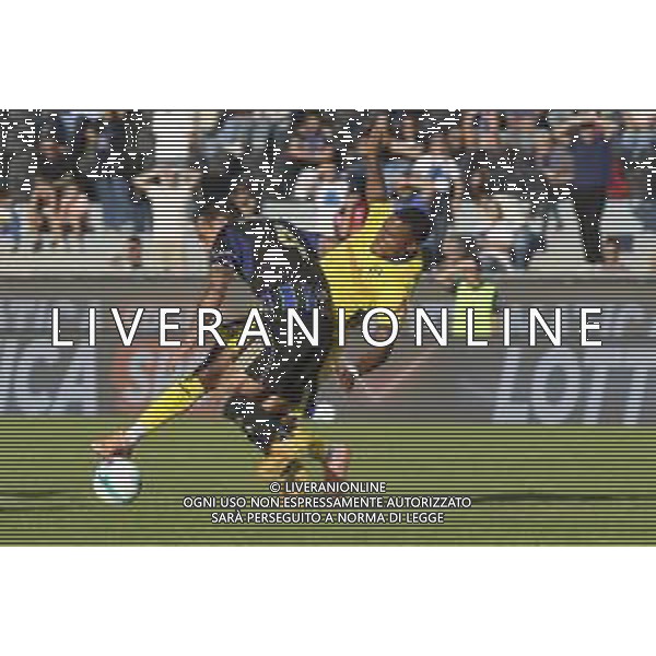 Amin Sarr of Hellas Verona FC battle for the ball with Antonio Caracciolo of Pisa SC during Pisa SC vs Hellas Verona FC, 7° Serie A Enilive 2025-26 game at Arena Garibaldi - Romeo Anconetani stadium in Pisa (PI), Italy, on October 18, 2025. (Photo by Davide Casentini) ©TVDC Casentini Davide - AGENZIA ALDO LIVERANI SAS