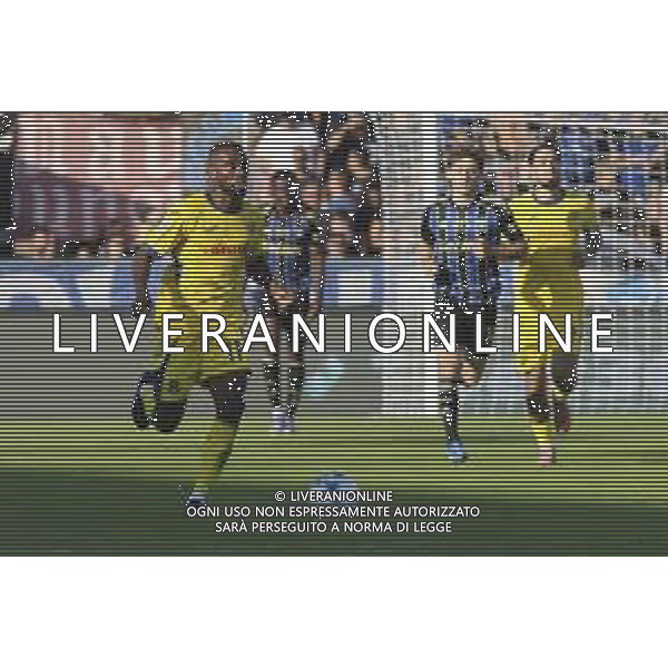 Jean-Daniel Akpa Akpro of Hellas Verona FC play the ball during Pisa SC vs Hellas Verona FC, 7° Serie A Enilive 2025-26 game at Arena Garibaldi - Romeo Anconetani stadium in Pisa (PI), Italy, on October 18, 2025. (Photo by Davide Casentini) ©TVDC Casentini Davide - AGENZIA ALDO LIVERANI SAS