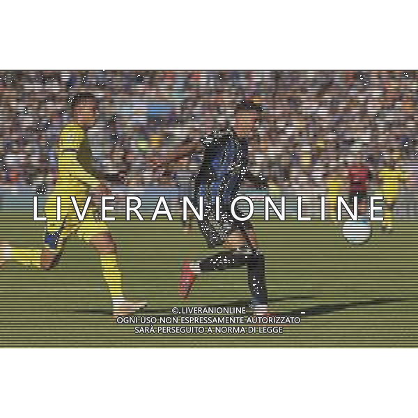 Giovane Santana do Nascimiento of Hellas Verona FC competes for the ball with Simone Canestrelli of Pisa SC during Pisa SC vs Hellas Verona FC, 7° Serie A Enilive 2025-26 game at Arena Garibaldi - Romeo Anconetani stadium in Pisa (PI), Italy, on October 18, 2025. (Photo by Davide Casentini) ©TVDC Casentini Davide - AGENZIA ALDO LIVERANI SAS