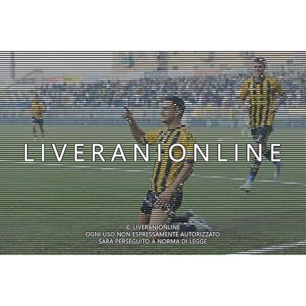 18 10 2025 - Castellammare di Stabia. Stadio Romeo Menti. Serie BKT. Juve Stabia-Avellino Nella foto esultanza di Nicola Mosti dopo gol 1-0 Foto Giuseppe Cuozzo/Agenzia Liverani- AGENZIA ALDO LIVERANI SAS